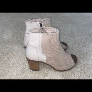 Toms size 7 open toe booties